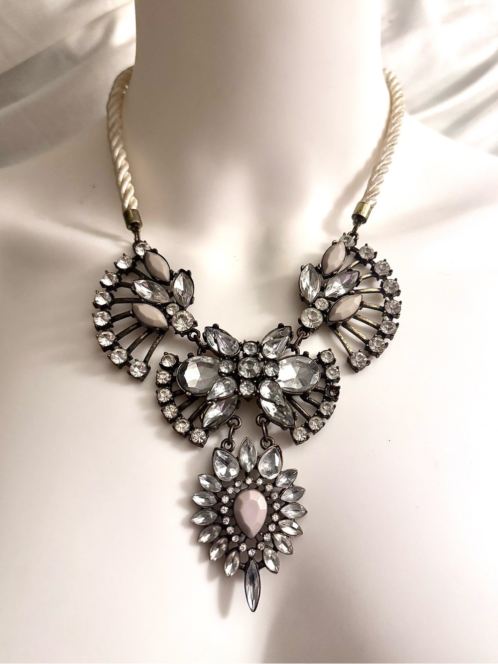 Statement Crystal Pendant Necklace in Light Gray and Cream